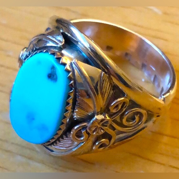 Navajo artist Billy Slim. Ring weighs 12 grams and approx size 11-1/2 to 11-3/4.